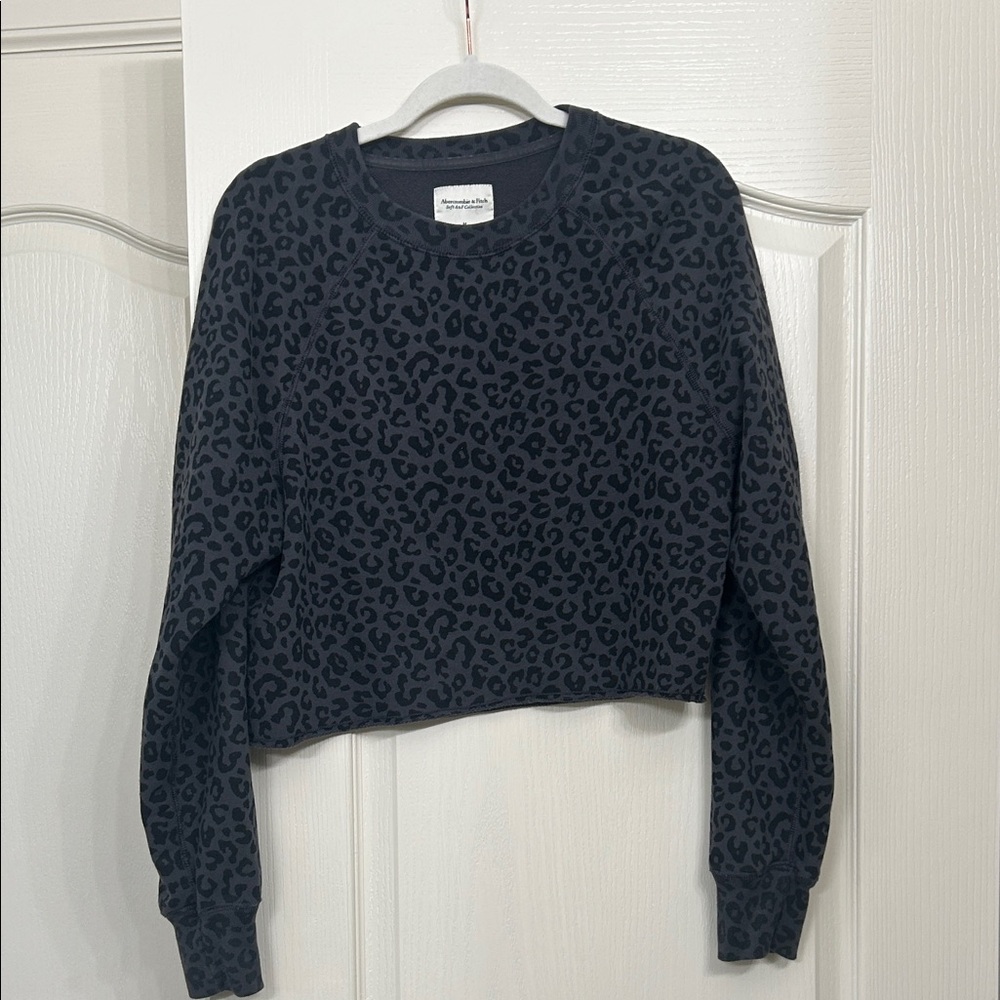 Abercrombie & Fitch Gray Leopard Print Sweatshirt
